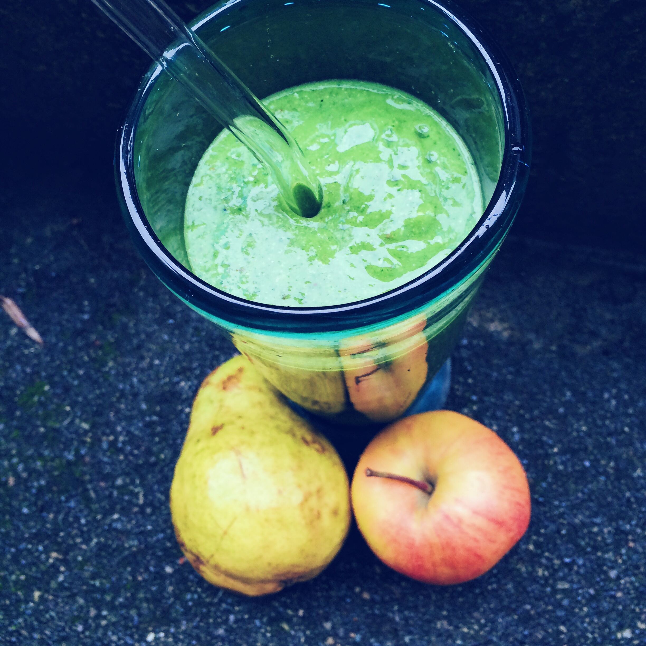 Apple Pear Spinach Detox Smoothie